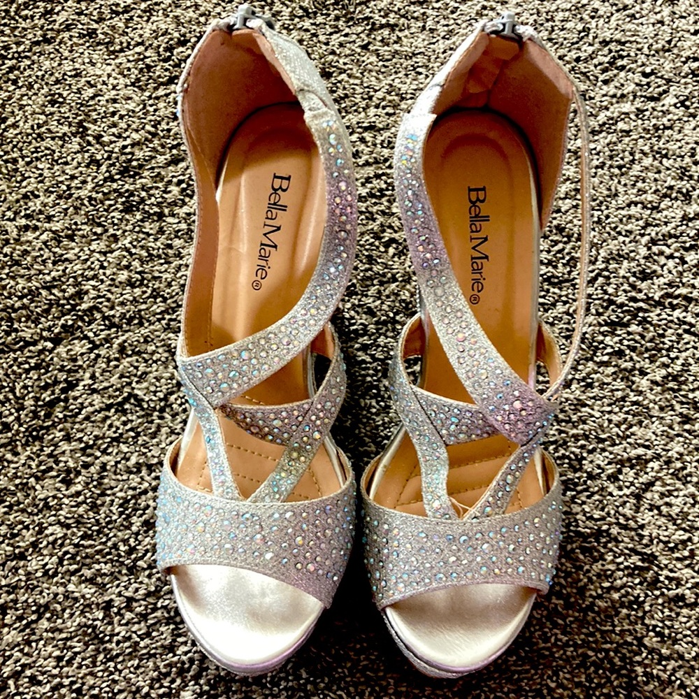 Bella Marie size 7 open toe wedge heal shoes
